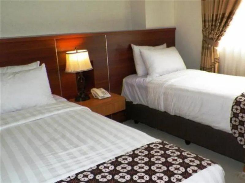 Maranatha Grand Hotel Yogyakarta Extérieur photo