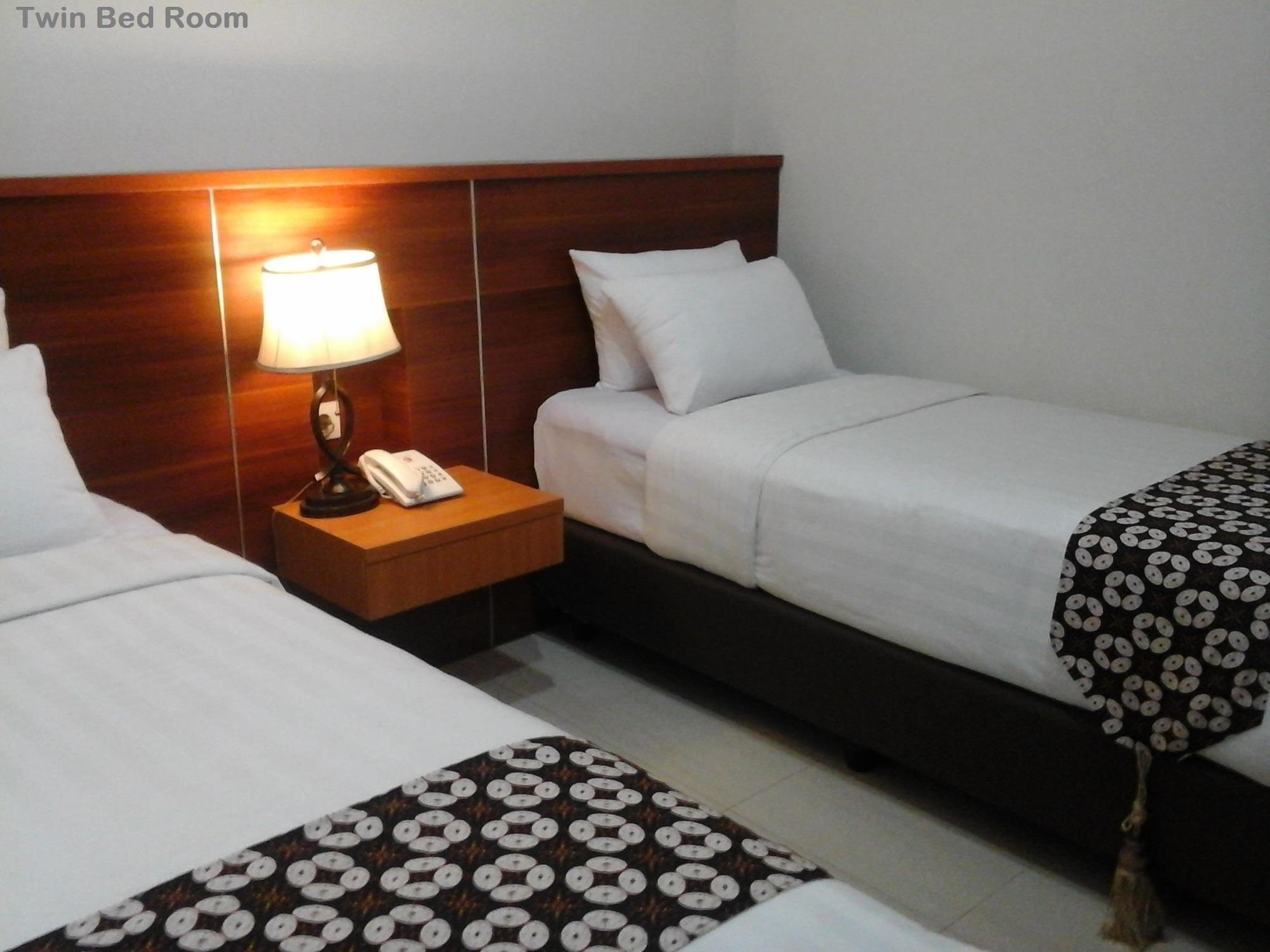 Maranatha Grand Hotel Yogyakarta Extérieur photo