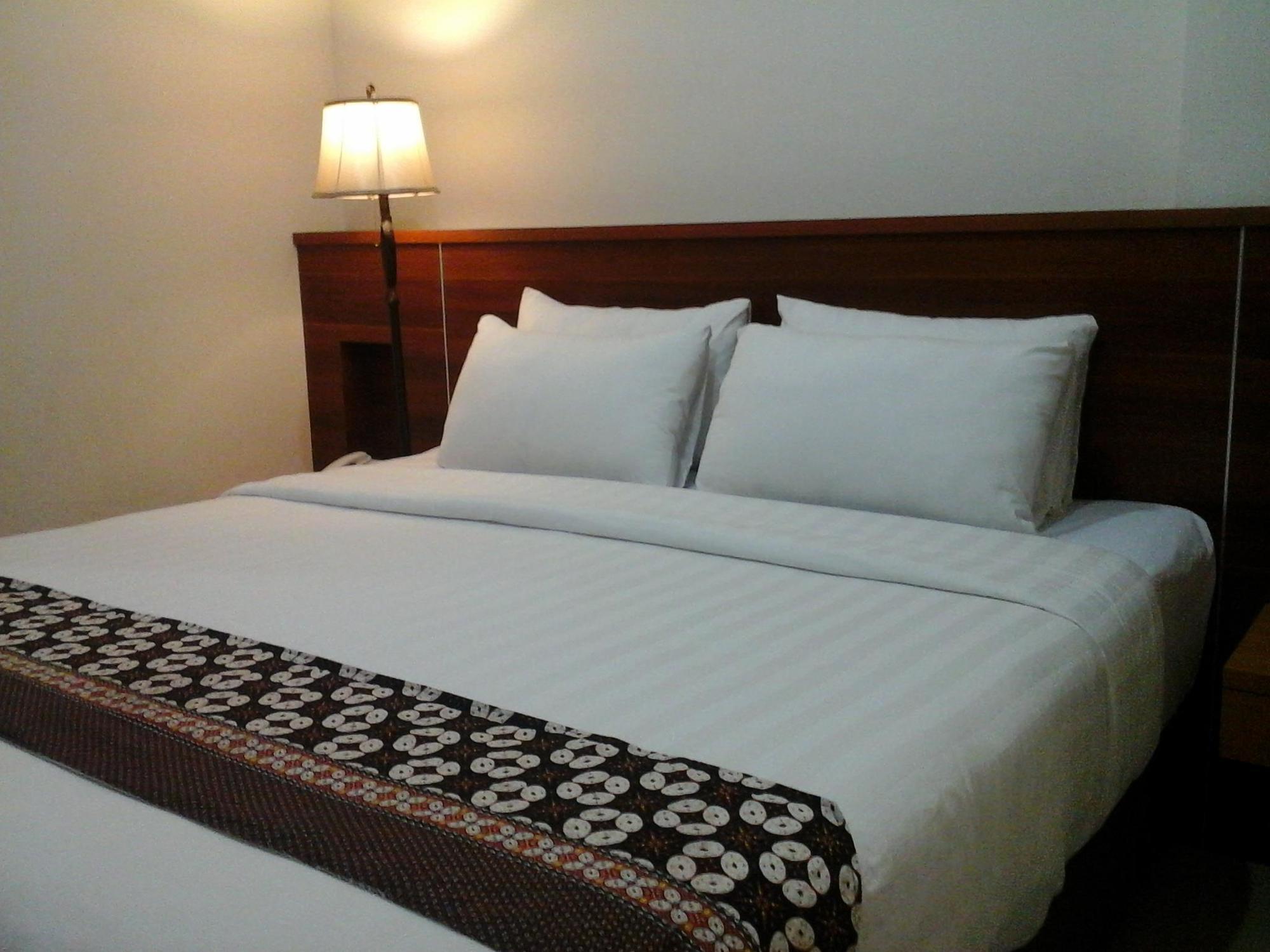 Maranatha Grand Hotel Yogyakarta Extérieur photo