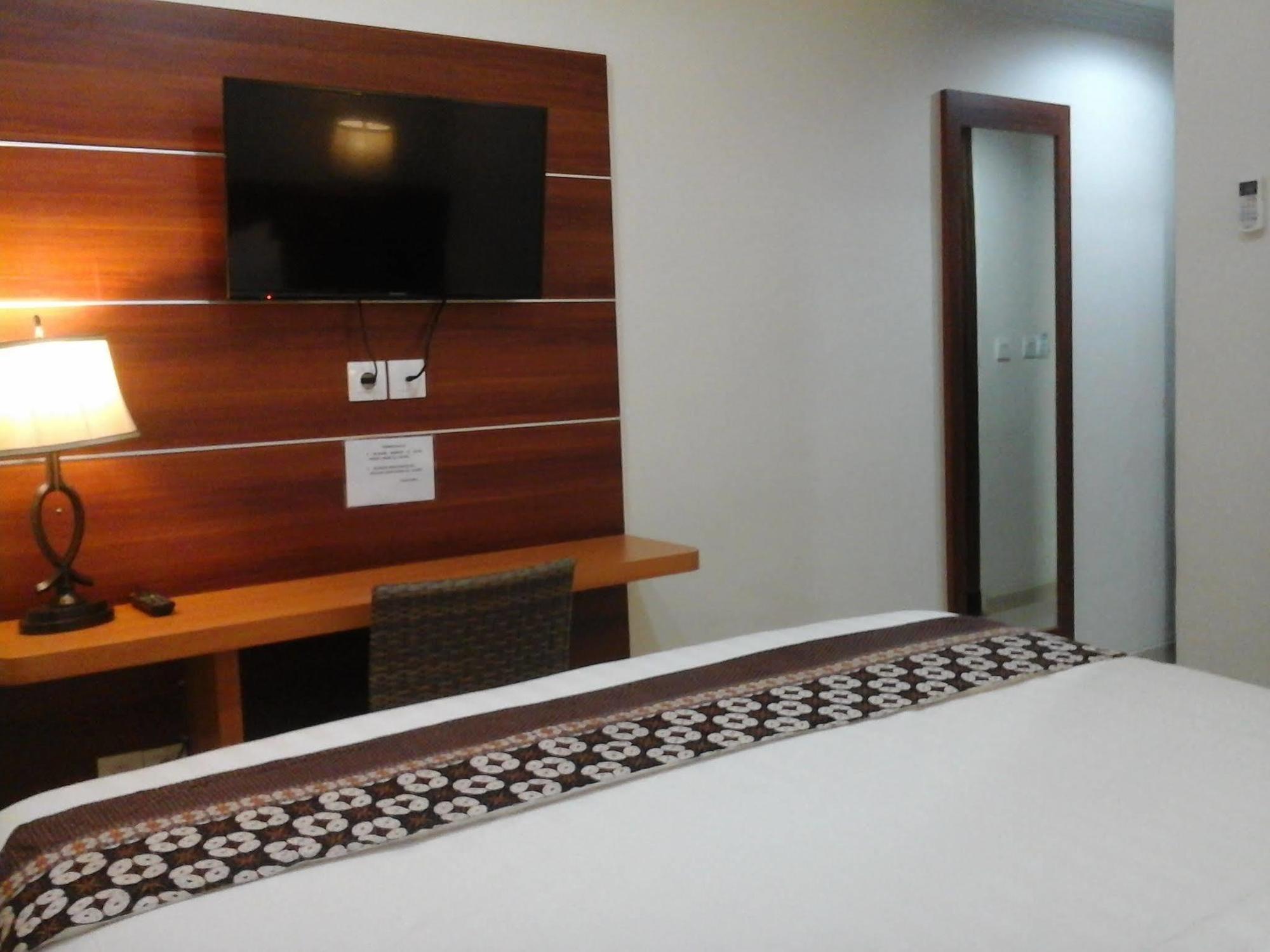 Maranatha Grand Hotel Yogyakarta Extérieur photo